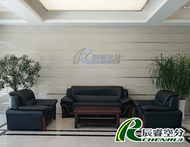 非固化防水涂料屋面施工中！